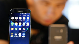 Samsung увеличава преднината си пред Apple при смартфоните