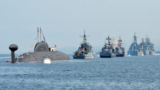Фотогалерия: Путин се качи на "Аврора" в Деня на руския флот