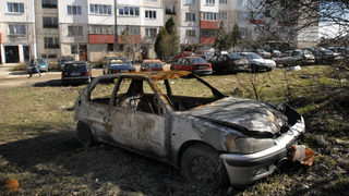 Автомобил с газова уредба се запали и изгори други две коли