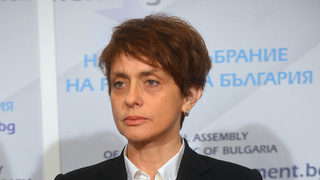 <span class="highlight">Надежда</span> <span class="highlight">Нейнски</span> предлага посолствата да има свои интернет страници