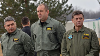 Освобождаването на ген. Радев се бави, защото е излязъл в отпуск преди да подаде рапорта си