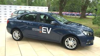 Електрическата "Лада Веста" дебютира на поетичен конкурс на "Росатом"