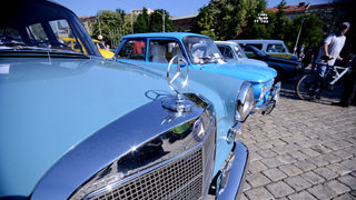 Владая поставя началото на <span class="highlight">парад</span> и рали за <span class="highlight">ретро</span> автомобили