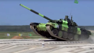 Видео: Първи кадри на "<span class="highlight">Армата</span>" в бойна обстановка