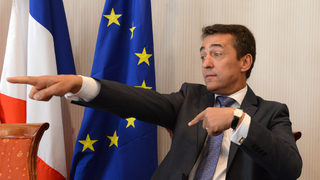Френският посланик: Ако емигрирате, оставяте страната си на Пеевски