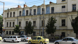 Общински <span class="highlight">съветници</span> от БСП питат кой притежава правото на собственост върху "царските конюшни"