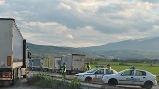 Пътни полицаи и забрани за движение на камиони ще улесняват прибирането след почивните дни