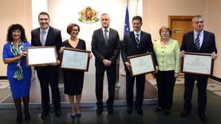 Две компании получиха сертификати <span class="highlight">за</span> първокласни инвеститори