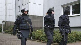Германия извършва обиски срещу заподозрени за финансиране на тероризъм чеченци