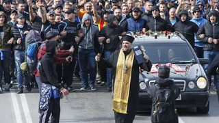 "Траурното шествие" на феновете на "Левски" беше определено като "цинично и пошло"