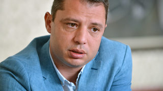 Делян Добрев си дава имунитета доброволно