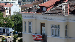 Имотните сделки спадат, ипотеките растат с 30%