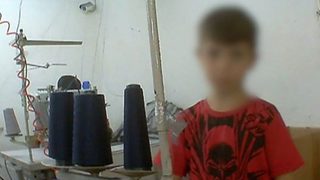 Модни компании пренебрегват експлоатацията на бежанци в турски фабрики, показва доклад