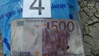 Водолази извадиха близо 12 млн. фалшиви евро от язовир край Първомай