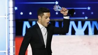 Носителят на "Еми" Реми Малек ще играе Фреди Меркюри в биографичен филм за "Куин"