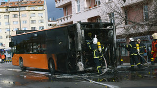 Автобус на градския транспорт горя в София