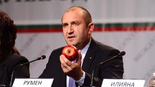 Радев като "котка в чувал", избори като филм ноар