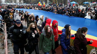 Фотогалерия: Протести в <span class="highlight">Кишинеу</span> за повтаряне на балотажа и оставка на ЦИК