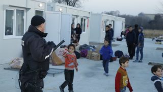 Засега не са установени епидемични болести в бежанския център в Харманли