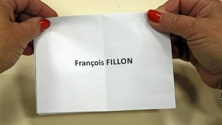 Франсоа Фийон е кандидатът на десницата за президент с голяма победа