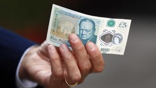 Вегани бойкотират британска банкнота, защото съдържа лой