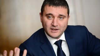 Финансовият министър увери, че възможността за пробиване на акцизната система отвън е отстранена