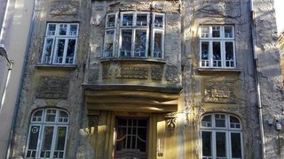 Липса на пари и бавни процедури рушат културното наследство във Варна