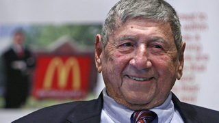 Почина създателят на сандвича Big Mac