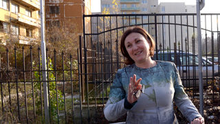 Бъчварова: България няма да изгражда нови центрове за бежанци, а фургони и палатки