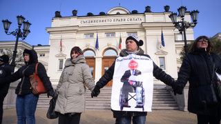 Протестиращи родители: Увеличението на помощта за деца с тежки увреждания не е реформа