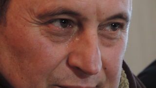 Снимка на деня: Кметът на Хитрино - "Не може да си на 18 и изведнъж да те няма"