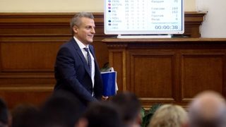 Обществената поръчка за лекарства за две години напред няма да е единствената, обясни Москов