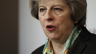 Паундът поевтиня до нивата си от октомври след изказване на Тереза Мей