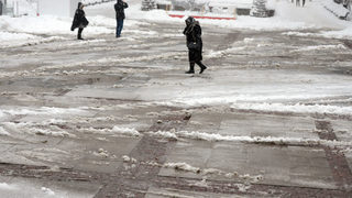 Обявено е опасно време в 24 области в страната заради снега