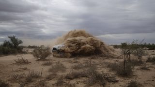 Льоб спечели предпоследния етап, но Петерханзел остава начело в "Дакар" (видео)