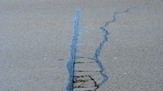Специализирана лаборатория ще търси причината за напукванията по "Цариградско шосе"
