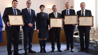 "Алкомет", "<span class="highlight">Кроношпан</span>" и "Ветпром" са обявени за първокласни инвеститори
