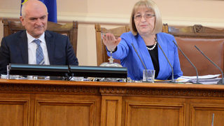 В мандата на 43-ия парламент са приети 336 закона