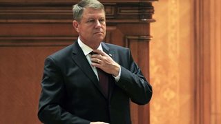 Румънският президент сезира Конституционния съд заради декриминализацията на корупцията
