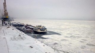 Дунав замръзна при Русе (видео)