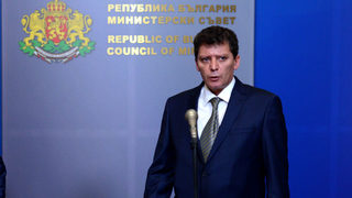 Герджиков уволни шефовете на пътната агенция и на фирмата, ремонтираща "Ечемишка"