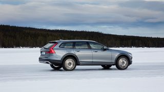 Живей тук и сега с новото Volvo V90 Cross Country