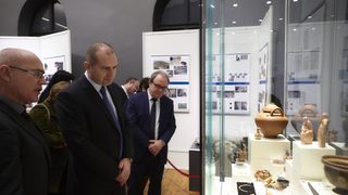 Институциите ще продължат да подкрепят талантливите хора, обяви президентът пред археолози