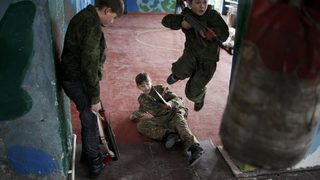 Фотогалерия: Обучение в 5 клас за бъдещите войници на Русия