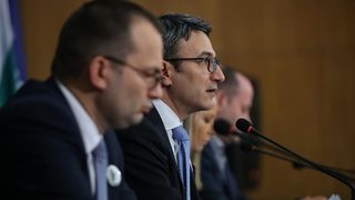 Младежите от Дипломатическия клуб в Бояна ли приватизираха Музея <span class="highlight">на</span> <span class="highlight">виното</span>, питат от "Нова република"