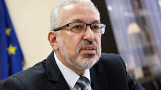 Правилникът на Фонда за лечение на деца е против здравия разум, смята Семерджиев