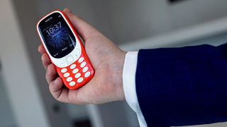 Новата "<span class="highlight">Нокиа</span> 3310" ще издържа месец с един заряд на батерията (видео)