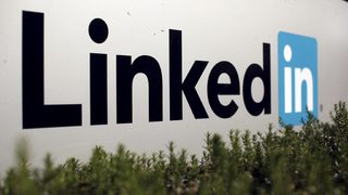 Кибершпиони са проникнали в европейски фирми за отбрана чрез LinkedIn