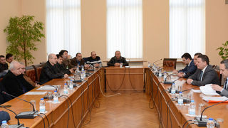 Таксиметровите <span class="highlight">шофьори</span> се договориха с Христо Алексиев да преиздават удостоверенията си без изпит