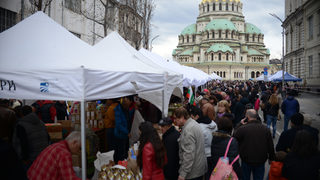 Фотогалерия: Пролетен фермерски пазар в София